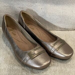 Clarks soft cushion collection Women's gold Bronze low heel Loafers ballet flats